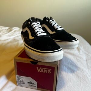 Vans Men's Black and White Old Skool Shoes